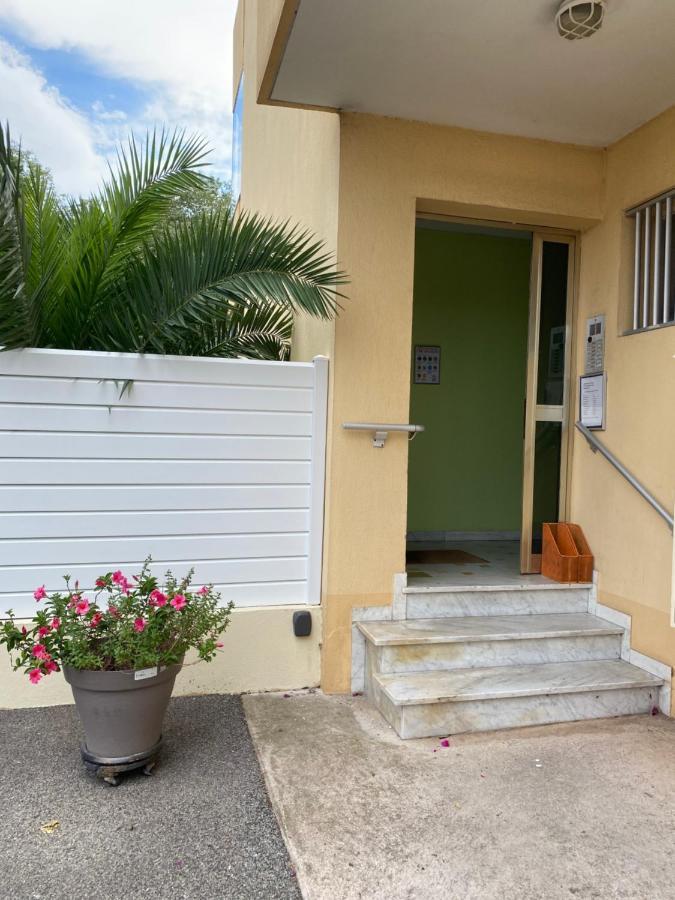 Chez Virginie : Appartement Lumineux Au Calme. Fréjus エクステリア 写真