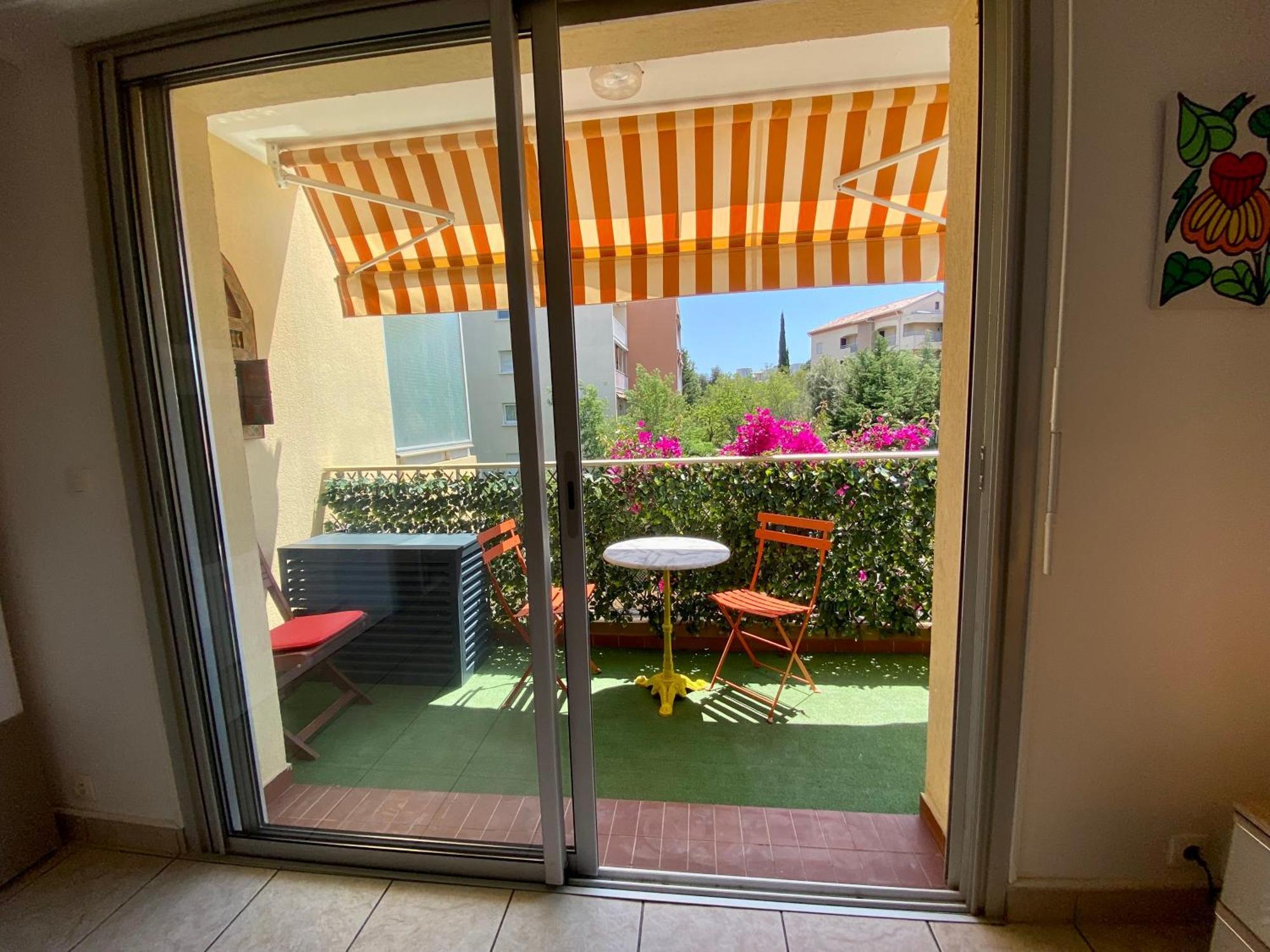 Chez Virginie : Appartement Lumineux Au Calme. Fréjus エクステリア 写真